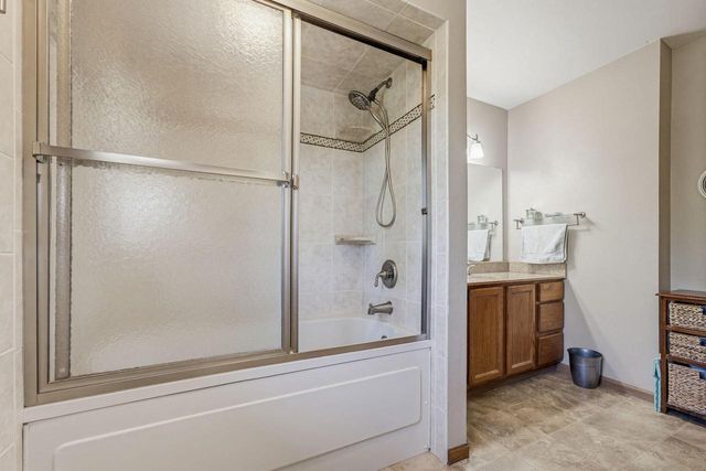 N79W15586 Deerfield TRAIL, Menomonee Falls, WI 53051
