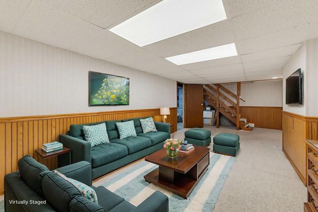 N79W15586 Deerfield TRAIL, Menomonee Falls, WI 53051