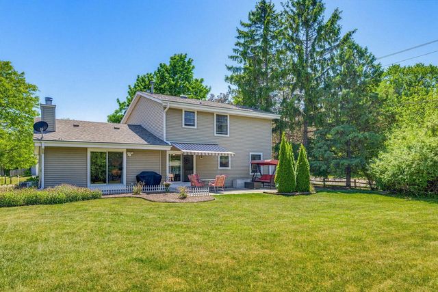 N79W15586 Deerfield TRAIL, Menomonee Falls, WI 53051