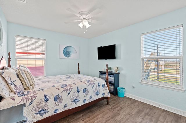 218 Sea Oats Drive, Surfside Beach, TX 77541