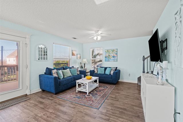 218 Sea Oats Drive, Surfside Beach, TX 77541