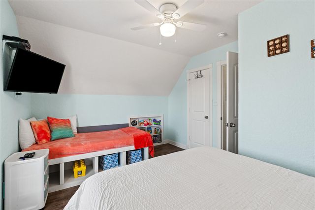 218 Sea Oats Drive, Surfside Beach, TX 77541