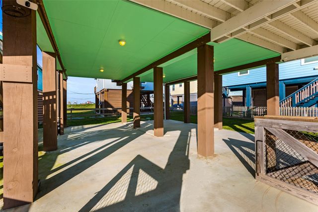 218 Sea Oats Drive, Surfside Beach, TX 77541