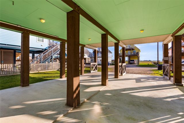 218 Sea Oats Drive, Surfside Beach, TX 77541