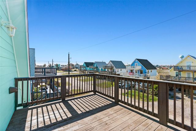218 Sea Oats Drive, Surfside Beach, TX 77541