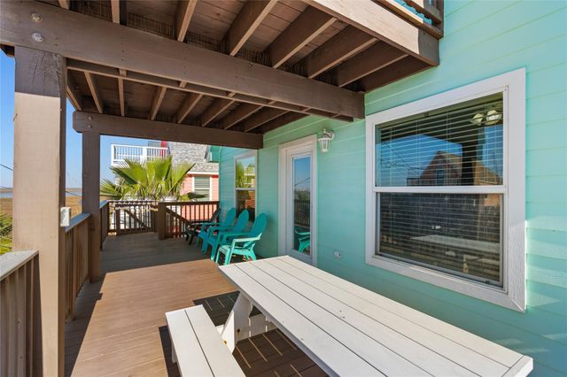 218 Sea Oats Drive, Surfside Beach, TX 77541