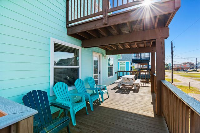 218 Sea Oats Drive, Surfside Beach, TX 77541