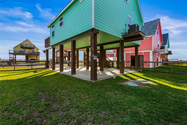 218 Sea Oats Drive, Surfside Beach, TX 77541