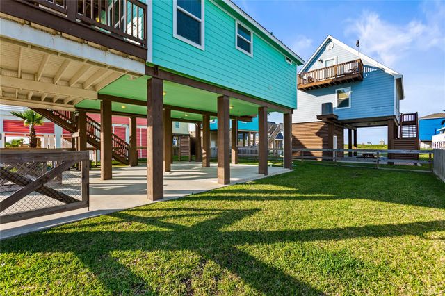 218 Sea Oats Drive, Surfside Beach, TX 77541