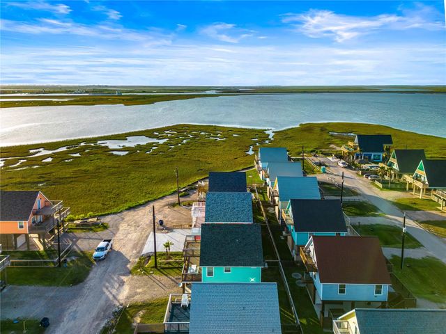 218 Sea Oats Drive, Surfside Beach, TX 77541