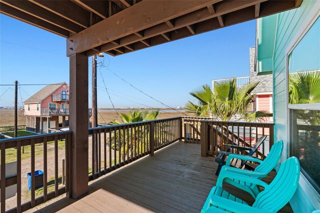 218 Sea Oats Drive, Surfside Beach, TX 77541
