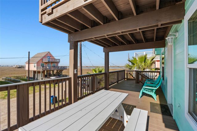 218 Sea Oats Drive, Surfside Beach, TX 77541