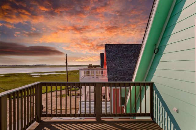 218 Sea Oats Drive, Surfside Beach, TX 77541