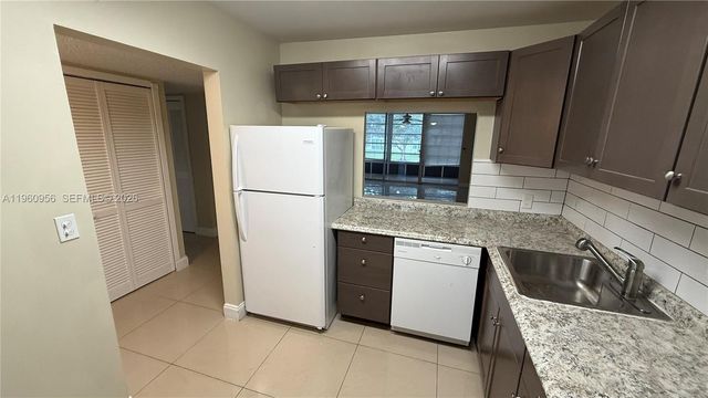 8350 Sands Point Blvd E204, Tamarac, FL 33321