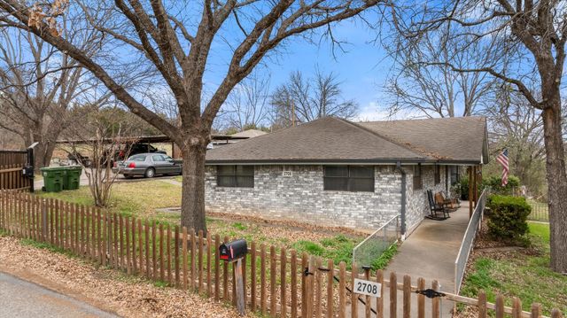 2708 Cedarhill Street, Granbury, TX 76048