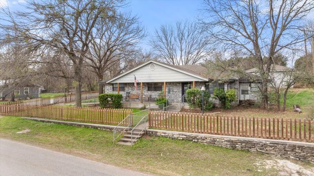 2708 Cedarhill Street, Granbury, TX 76048