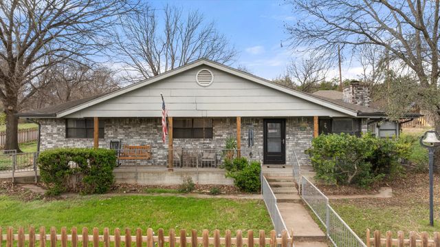 2708 Cedarhill Street, Granbury, TX 76048