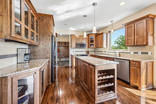 643 Parkside Court, Eagan, MN 55123