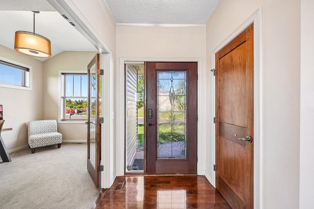 643 Parkside Court, Eagan, MN 55123