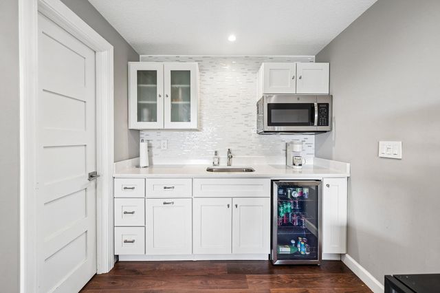 643 Parkside Court, Eagan, MN 55123