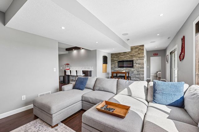 643 Parkside Court, Eagan, MN 55123
