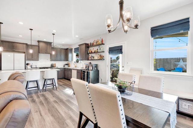 1109 Wasatch Dr, Madera, CA 93638