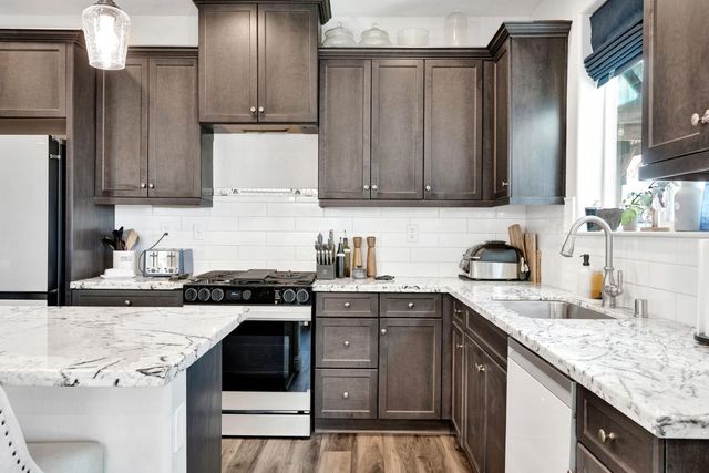 1109 Wasatch Dr, Madera, CA 93638