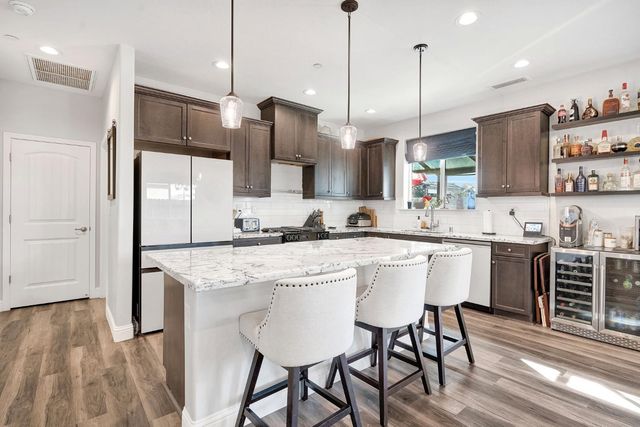 1109 Wasatch Dr, Madera, CA 93638