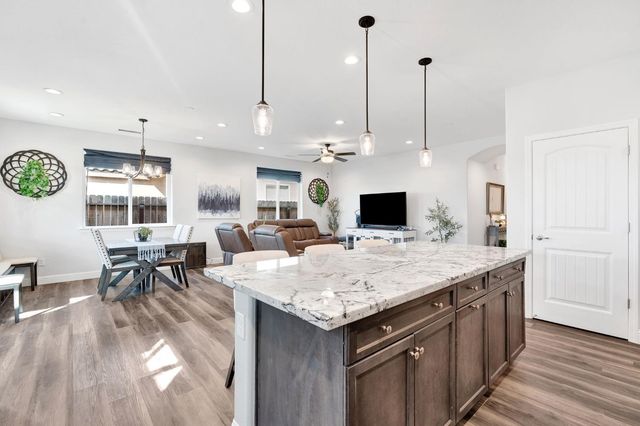 1109 Wasatch Dr, Madera, CA 93638