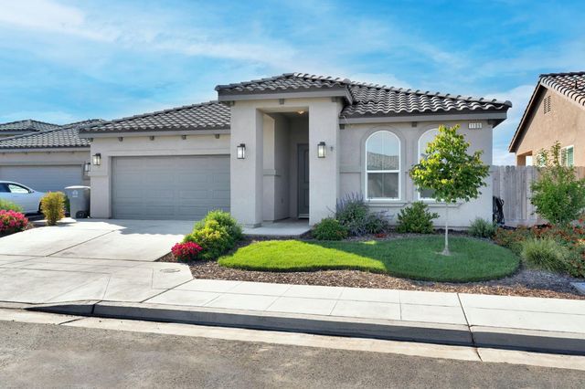 1109 Wasatch Dr, Madera, CA 93638