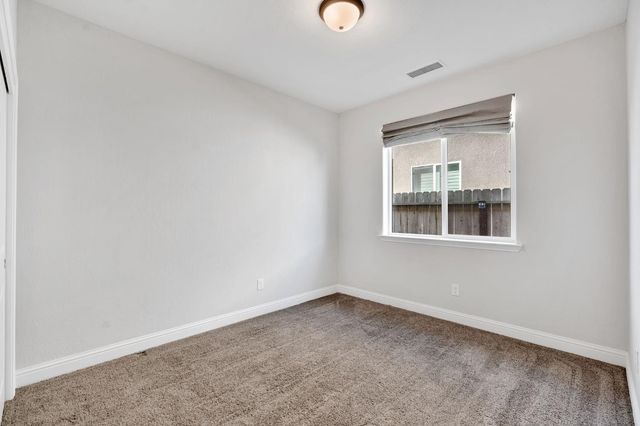 1109 Wasatch Dr, Madera, CA 93638