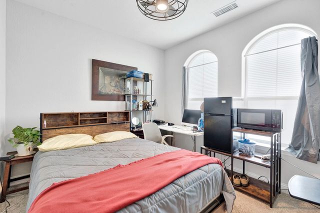 1109 Wasatch Dr, Madera, CA 93638