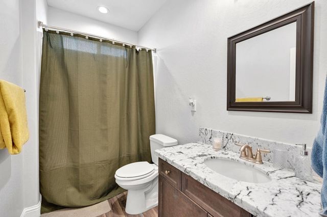 1109 Wasatch Dr, Madera, CA 93638