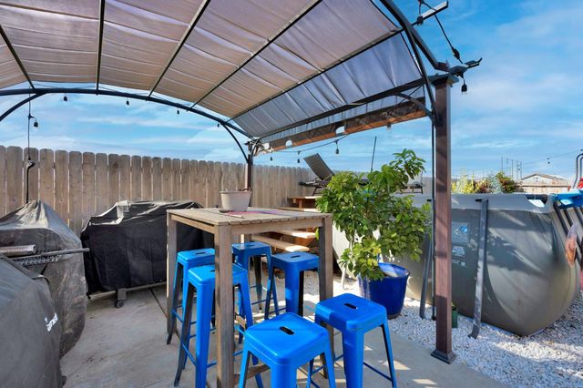 1109 Wasatch Dr, Madera, CA 93638