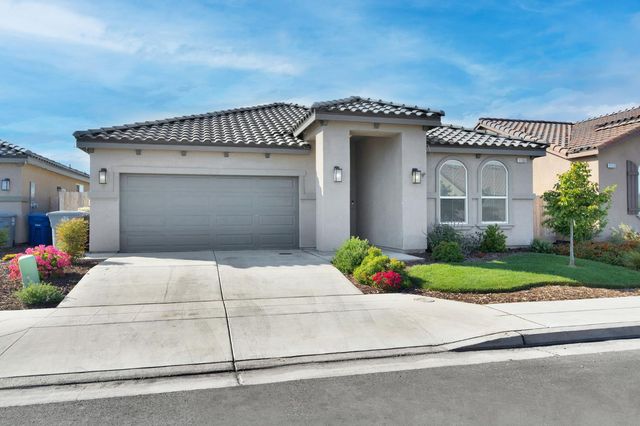 1109 Wasatch Dr, Madera, CA 93638