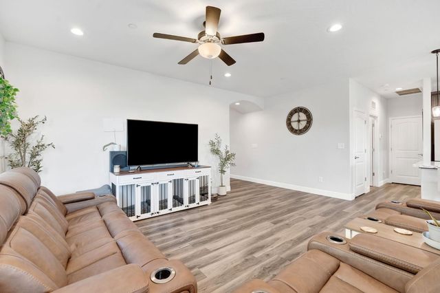 1109 Wasatch Dr, Madera, CA 93638