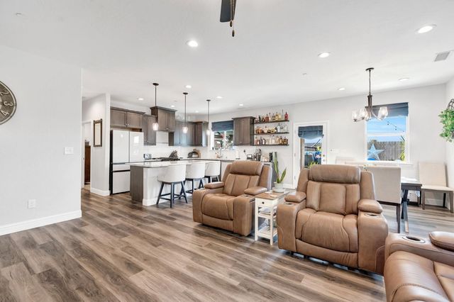 1109 Wasatch Dr, Madera, CA 93638