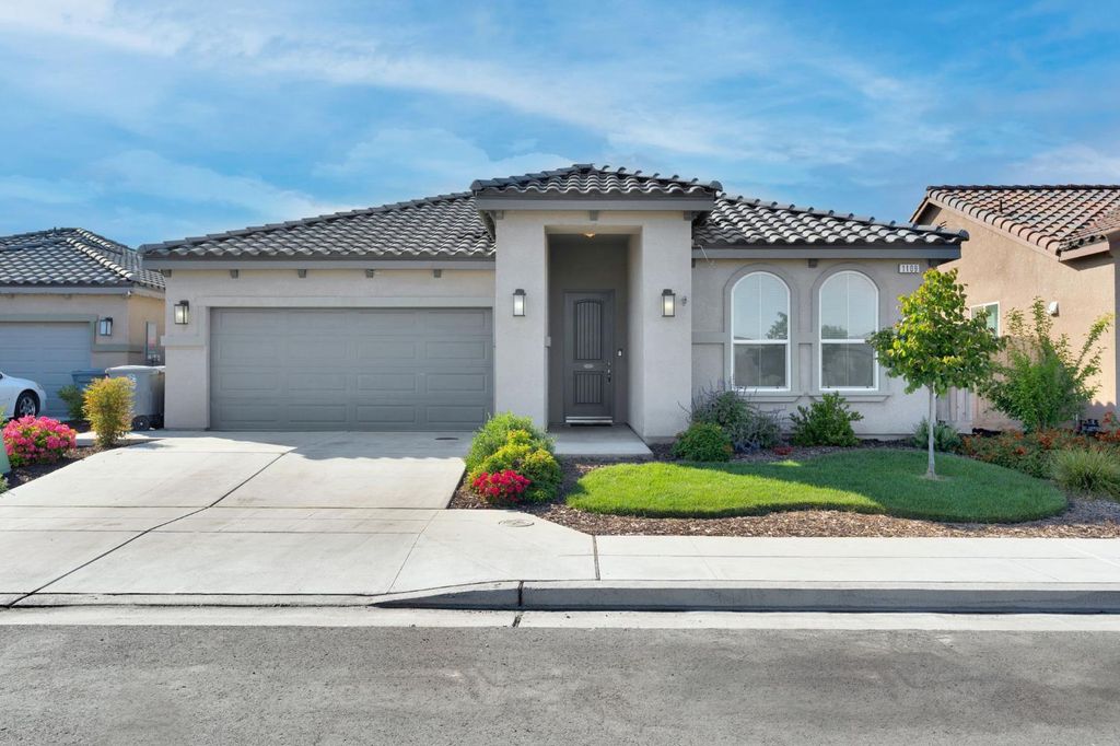 1109 Wasatch Dr, Madera, CA 93638