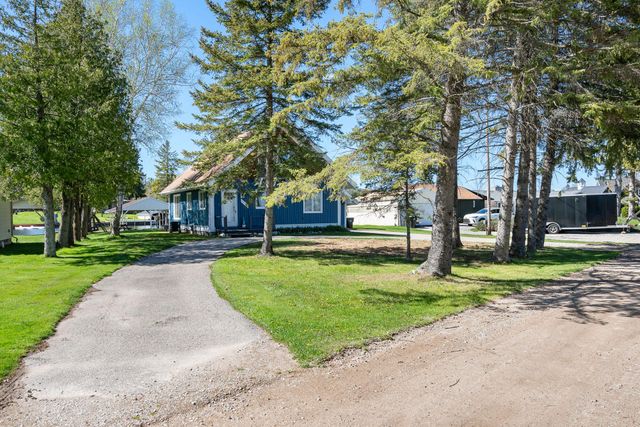 3140 Mingo Trail, Indian River, MI 49749