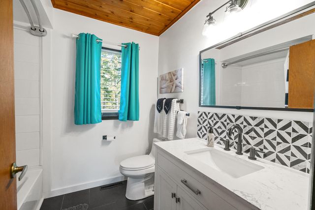 3140 Mingo Trail, Indian River, MI 49749