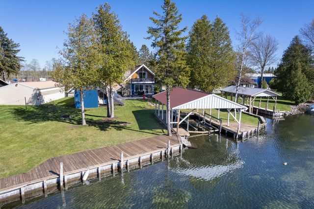 3140 Mingo Trail, Indian River, MI 49749