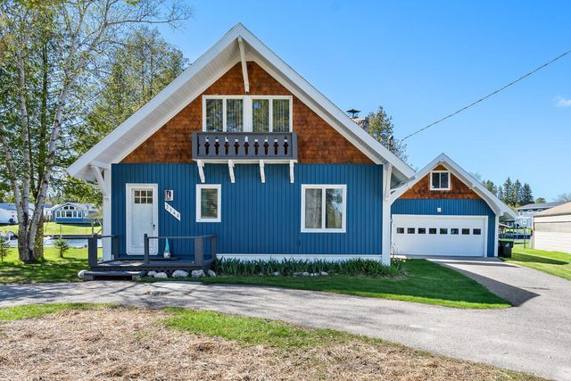 3140 Mingo Trail, Indian River, MI 49749