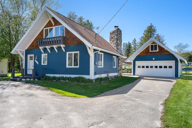 3140 Mingo Trail, Indian River, MI 49749