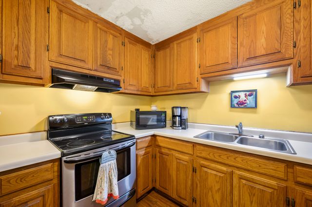 105 Flower Ln, Paris, TN 38242