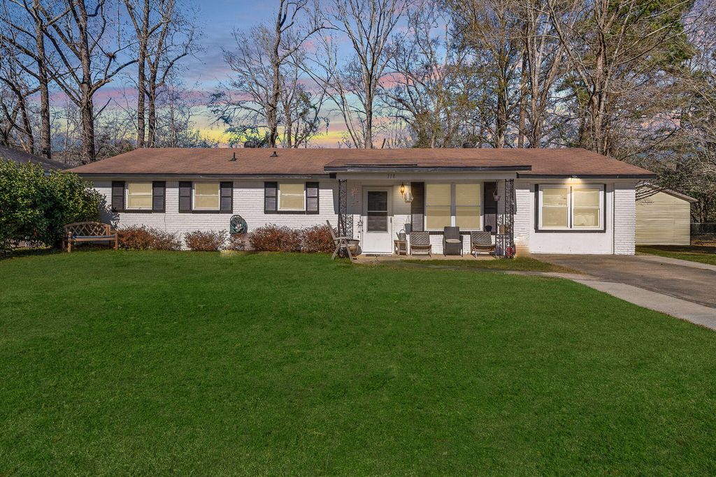 Image 1 of property listing at 118 Froman Drive, Summerville, SC 29483