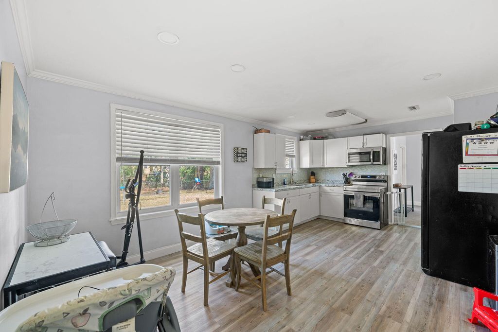 Image 10 of property listing at 118 Froman Drive, Summerville, SC 29483