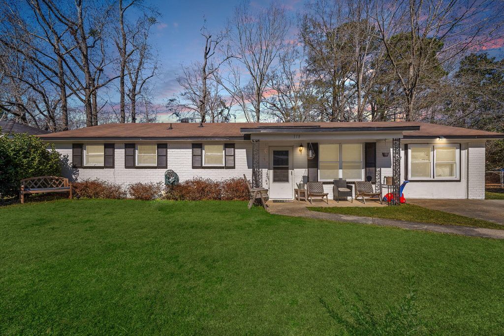 Image 2 of property listing at 118 Froman Drive, Summerville, SC 29483