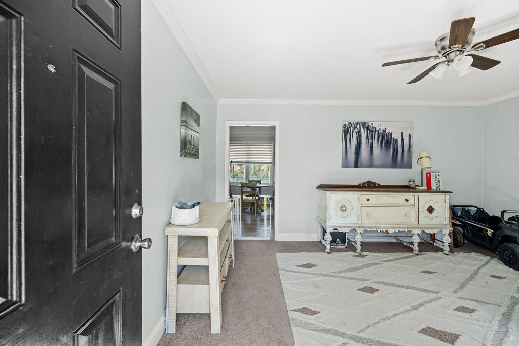 Image 4 of property listing at 118 Froman Drive, Summerville, SC 29483