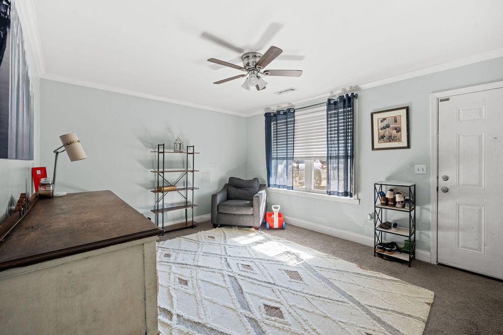 Image 5 of property listing at 118 Froman Drive, Summerville, SC 29483