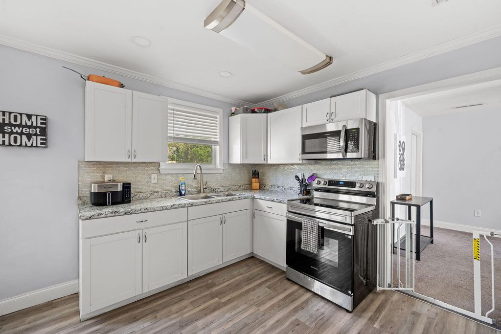 Image 7 of property listing at 118 Froman Drive, Summerville, SC 29483